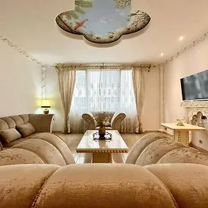  Appartement Luxurious In The Center Of
